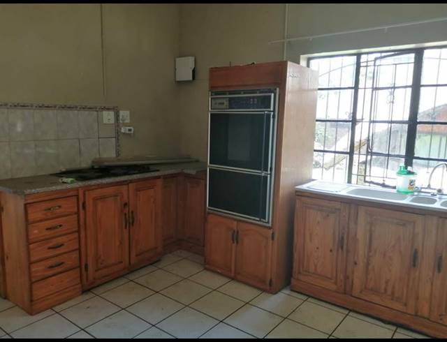 7 BEDROOM CLUSTER FOR SALE IN STRUBENVALE